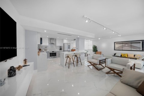 Copropriété à vendre à Hallandale Beach, Floride: 2 chambres, 132.11 m2 № 1977911 - photo 29