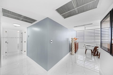 Copropriété à vendre à Hallandale Beach, Floride: 2 chambres, 132.11 m2 № 1977911 - photo 5