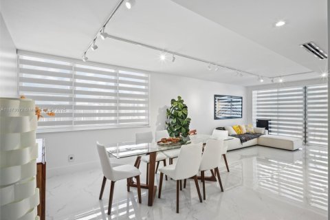 Copropriété à vendre à Hallandale Beach, Floride: 2 chambres, 132.11 m2 № 1977911 - photo 2