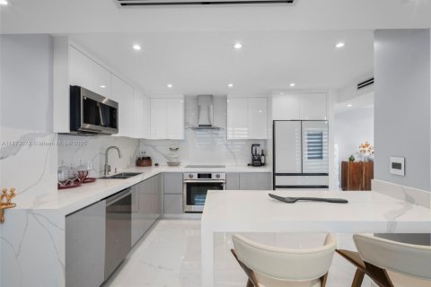 Copropriété à vendre à Hallandale Beach, Floride: 2 chambres, 132.11 m2 № 1977911 - photo 10