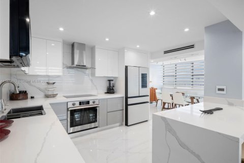 Copropriété à vendre à Hallandale Beach, Floride: 2 chambres, 132.11 m2 № 1977911 - photo 7