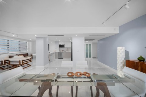 Copropriété à vendre à Hallandale Beach, Floride: 2 chambres, 132.11 m2 № 1977911 - photo 28