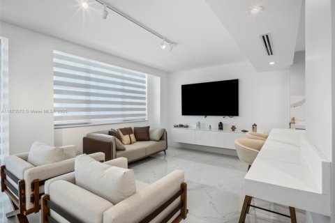 Copropriété à vendre à Hallandale Beach, Floride: 2 chambres, 132.11 m2 № 1977911 - photo 14