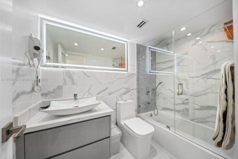 Copropriété à vendre à Hallandale Beach, Floride: 2 chambres, 132.11 m2 № 1977911 - photo 25