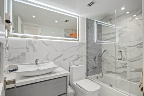 Copropriété à vendre à Hallandale Beach, Floride: 2 chambres, 132.11 m2 № 1977911 - photo 24