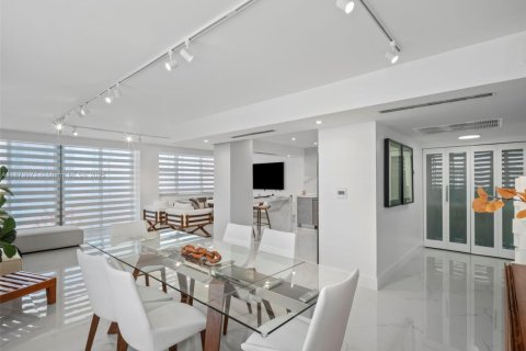 Copropriété à vendre à Hallandale Beach, Floride: 2 chambres, 132.11 m2 № 1977911 - photo 13