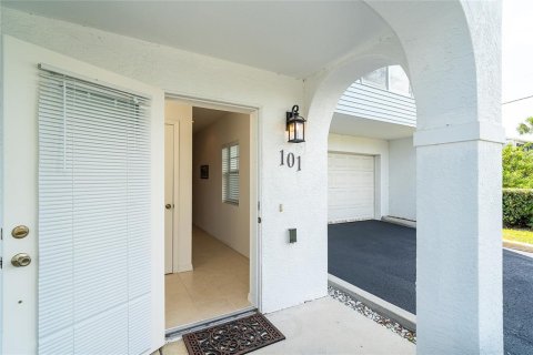 Townhouse in Rotonda, Florida 3 bedrooms, 189.89 sq.m. № 1759357 - photo 5