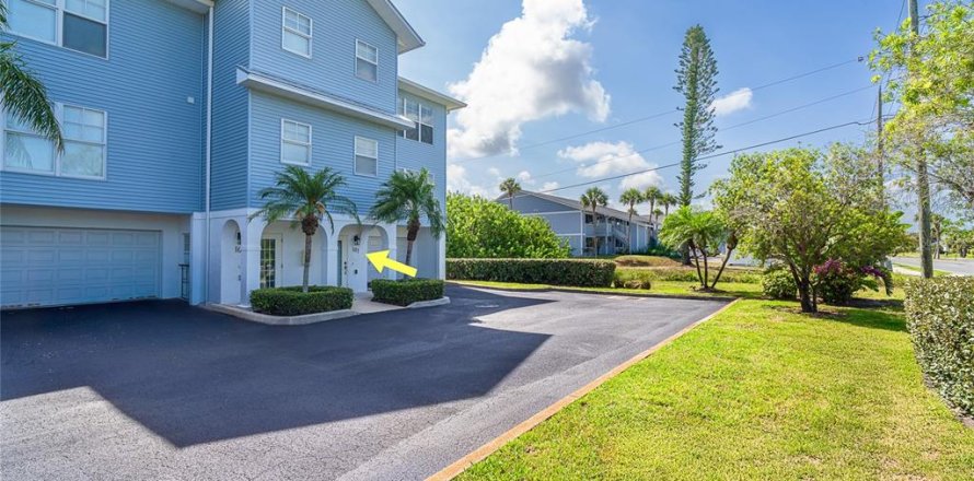 Townhouse in Rotonda, Florida 3 bedrooms, 189.89 sq.m. № 1759357