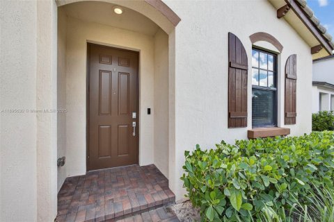 House in Royal Palm Beach, Florida 4 bedrooms, 239.97 sq.m. № 1947885 - photo 6