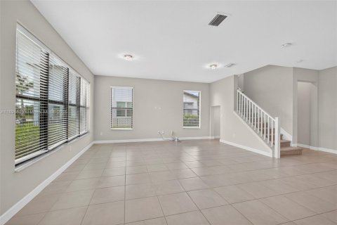 House in Royal Palm Beach, Florida 4 bedrooms, 239.97 sq.m. № 1947885 - photo 15