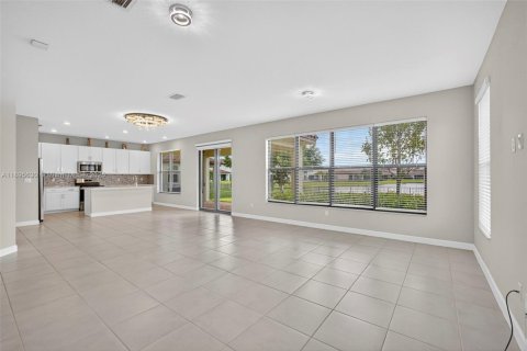 House in Royal Palm Beach, Florida 4 bedrooms, 239.97 sq.m. № 1947885 - photo 17