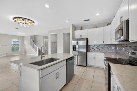 House in Royal Palm Beach, Florida 4 bedrooms, 239.97 sq.m. № 1947885 - photo 26