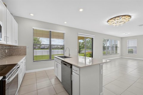 House in Royal Palm Beach, Florida 4 bedrooms, 239.97 sq.m. № 1947885 - photo 24