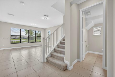 House in Royal Palm Beach, Florida 4 bedrooms, 239.97 sq.m. № 1947885 - photo 12