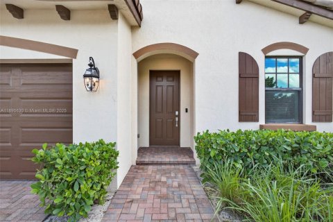 House in Royal Palm Beach, Florida 4 bedrooms, 239.97 sq.m. № 1947885 - photo 7