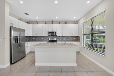House in Royal Palm Beach, Florida 4 bedrooms, 239.97 sq.m. № 1947885 - photo 22