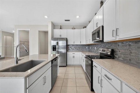 House in Royal Palm Beach, Florida 4 bedrooms, 239.97 sq.m. № 1947885 - photo 25