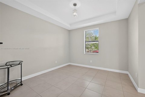House in Royal Palm Beach, Florida 4 bedrooms, 239.97 sq.m. № 1947885 - photo 10