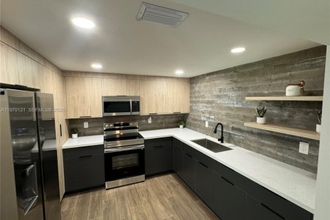 Casa en alquiler en Miami, Florida, 3 dormitorios, 149.85 m2 № 2031025 - foto 7