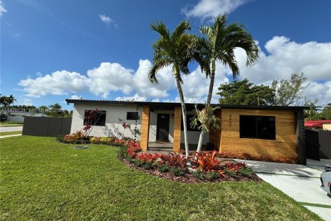 Casa en alquiler en Miami, Florida, 3 dormitorios, 149.85 m2 № 2031025 - foto 2