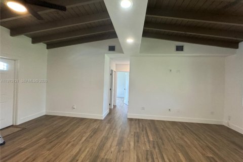 Casa en alquiler en Miami, Florida, 3 dormitorios, 149.85 m2 № 2031025 - foto 11