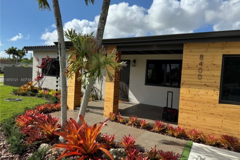 Casa en Miami, Florida 3 dormitorios, 149.85 m2 № 2031025