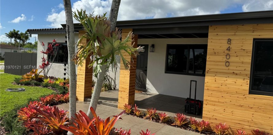 Casa en Miami, Florida 3 dormitorios, 149.85 m2 № 2031025