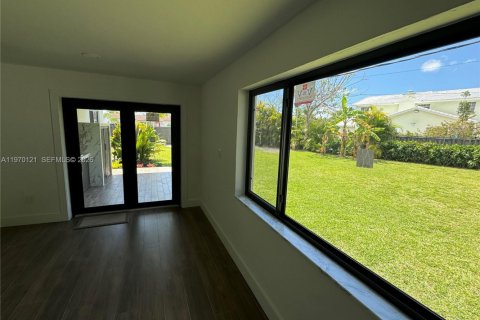 Casa en alquiler en Miami, Florida, 3 dormitorios, 149.85 m2 № 2031025 - foto 12