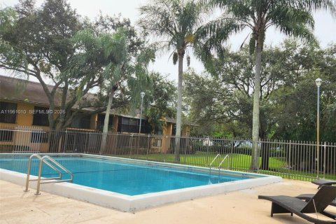 Condo in Hollywood, Florida, 2 bedrooms № 2021798 - photo 5