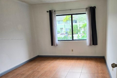 Condo in Hollywood, Florida, 2 bedrooms № 2021798 - photo 23