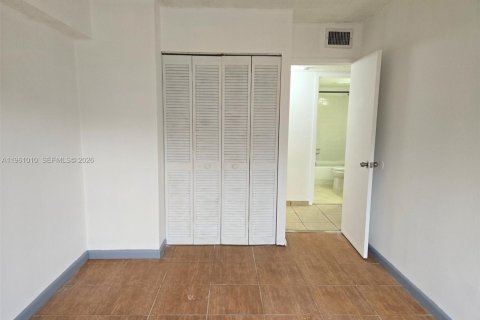 Condo in Hollywood, Florida, 2 bedrooms № 2021798 - photo 26