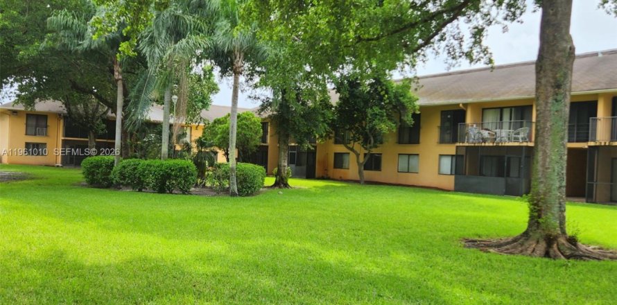 Condo in Hollywood, Florida, 2 bedrooms № 2021798