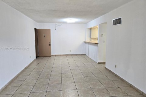 Condo in Hollywood, Florida, 2 bedrooms № 2021798 - photo 11