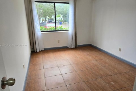 Condo in Hollywood, Florida, 2 bedrooms № 2021798 - photo 15