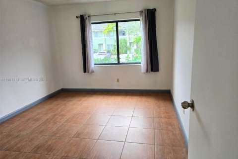 Condo in Hollywood, Florida, 2 bedrooms № 2021798 - photo 24