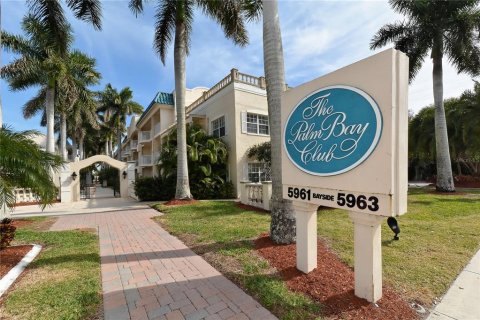 Condo in Sarasota, Florida, 2 bedrooms  № 1722584 - photo 11