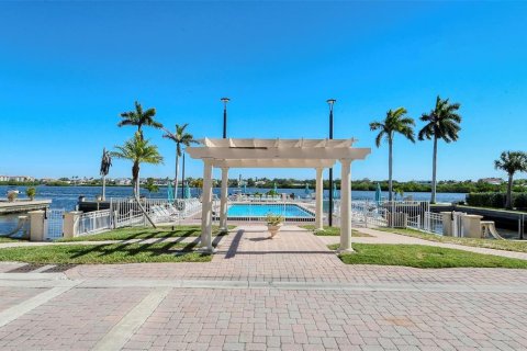 Condo in Sarasota, Florida, 2 bedrooms  № 1722584 - photo 12