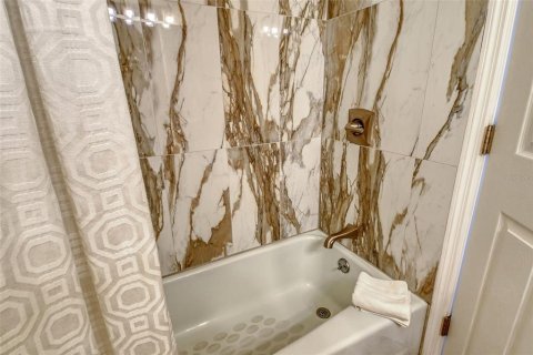 Condo in Sarasota, Florida, 2 bedrooms  № 1722584 - photo 8