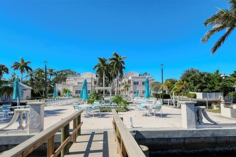 Condo in Sarasota, Florida, 2 bedrooms  № 1722584 - photo 13
