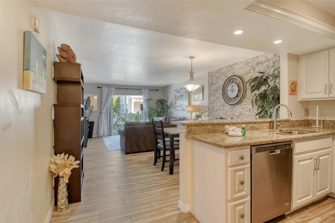 Condo in Sarasota, Florida, 2 bedrooms  № 1722584 - photo 17