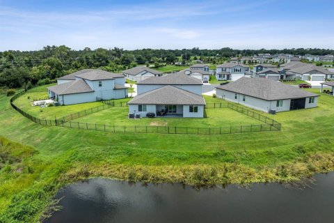 House in Parrish, Florida 5 bedrooms, 353.4 sq.m. № 2209616 - photo 3