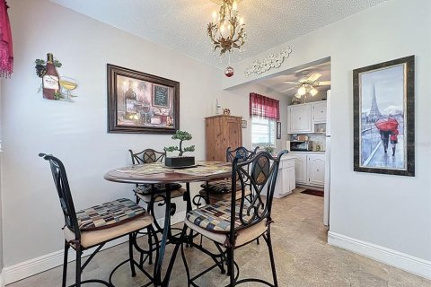 Condo in New Port Richey, Florida, 2 bedrooms  № 1855730 - photo 3