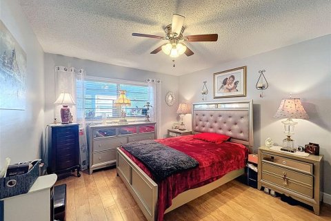 Condo in New Port Richey, Florida, 2 bedrooms  № 1855730 - photo 25
