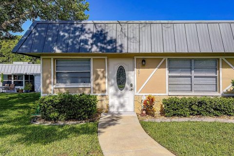 Condo in New Port Richey, Florida, 2 bedrooms  № 1855730 - photo 1