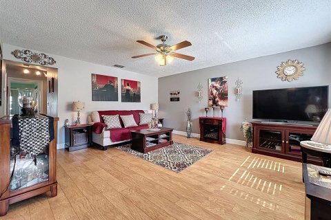 Condo in New Port Richey, Florida, 2 bedrooms  № 1855730 - photo 7