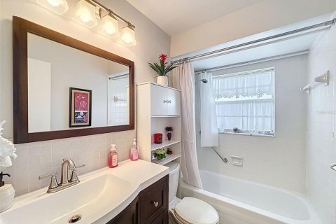 Condo in New Port Richey, Florida, 2 bedrooms  № 1855730 - photo 19
