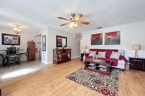 Copropriété à vendre à New Port Richey, Floride: 2 chambres, 91.42 m2 № 1855730 - photo 10