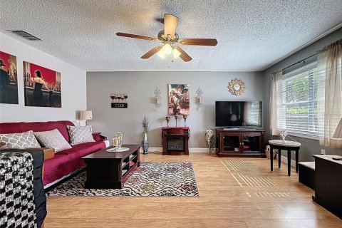 Condo in New Port Richey, Florida, 2 bedrooms  № 1855730 - photo 8