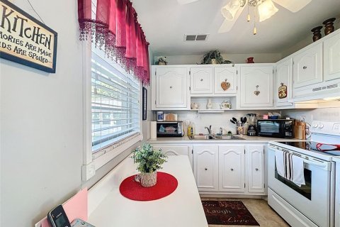 Condo in New Port Richey, Florida, 2 bedrooms  № 1855730 - photo 15