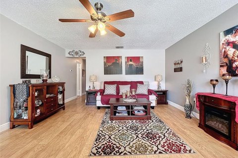 Condo in New Port Richey, Florida, 2 bedrooms  № 1855730 - photo 9